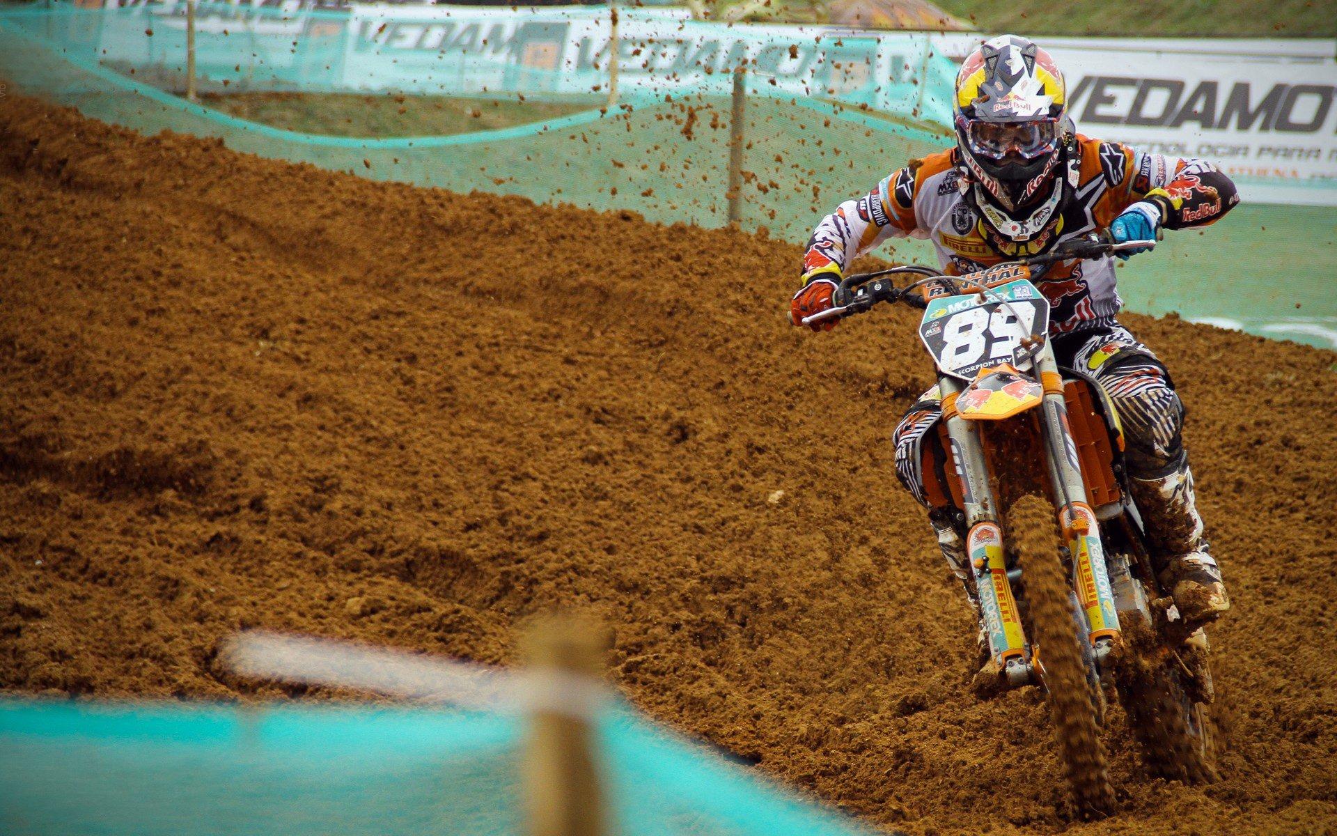 冰雪运动热潮席卷全国，青少年选手闪耀国际赛场