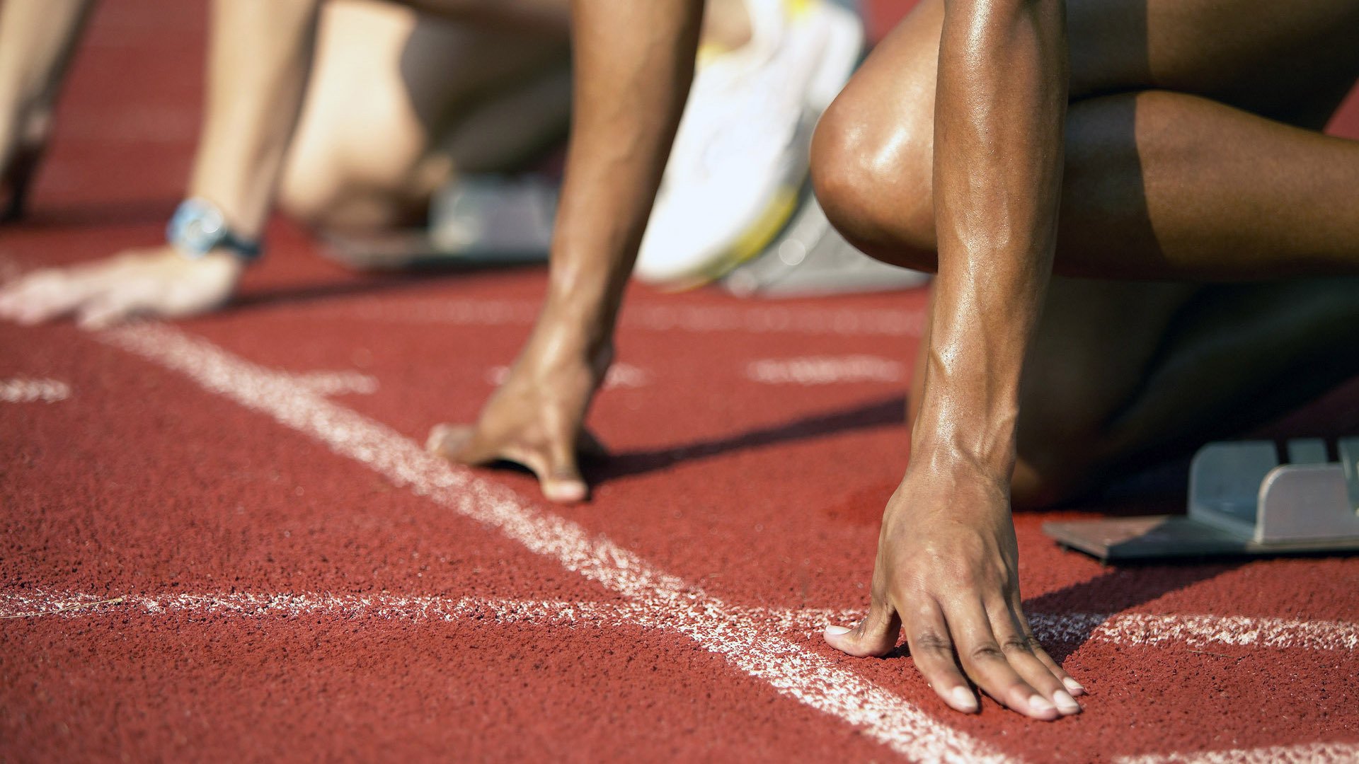 激烈角逐!全国田径锦标赛接力赛上演巅峰对决